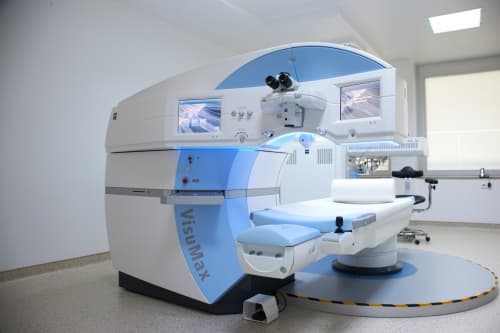 ZEISS VisuMax-Femtosekundenlaser im Behandlungsraum