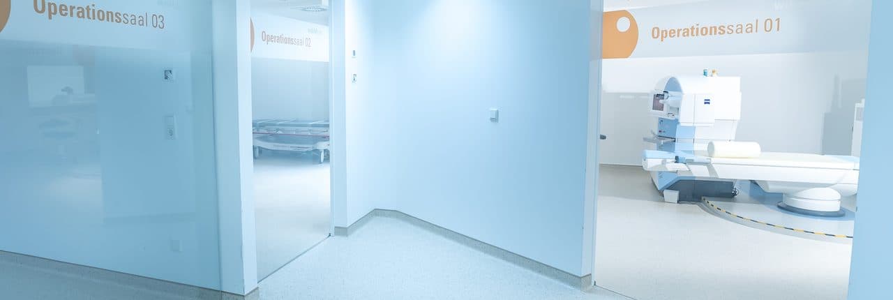 Flur mit Zugang zu den Operationssälen bei WORLDEYE