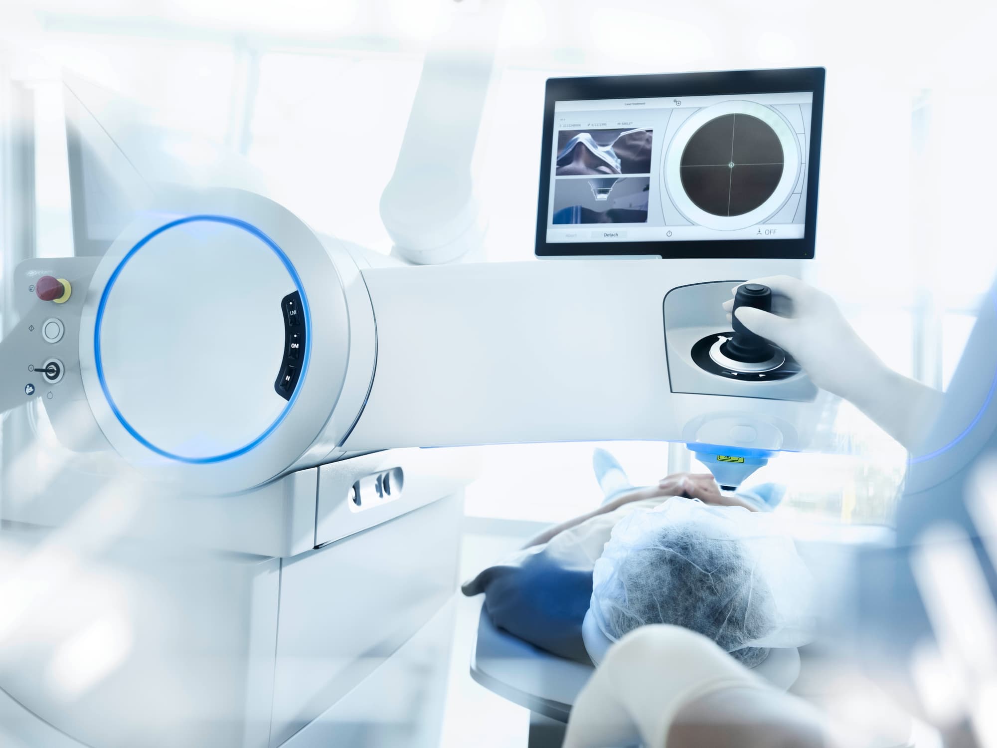 ZEISS VISUMAX 800 mit Patientenliege, Detailansicht