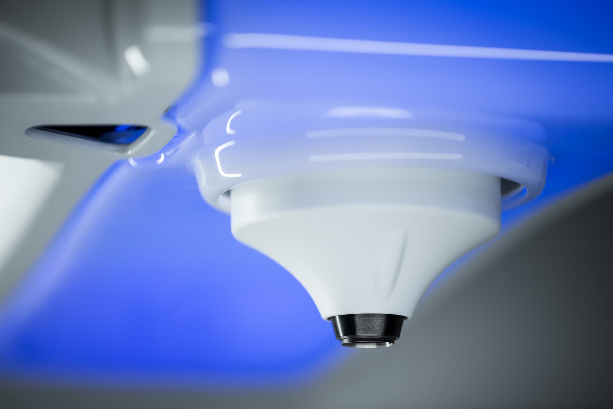 Behandlungskonus des ZEISS VISUMAX 800 in Seitenansicht