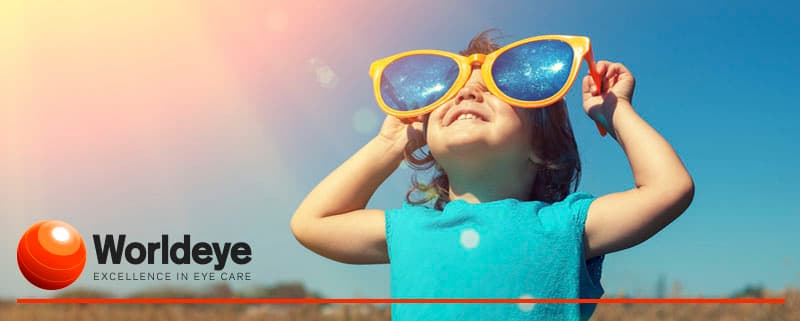 Symbolbild zur Sehschule für Kinder: Kind mit großer Brille